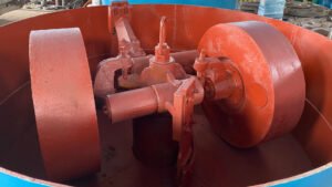 green sand mixer machine is a crucial piece of equipment used in foundries to prepare molding sand for the casting process. Green sand refers to a mixture of silica sand, clay (usually bentonite), water, and sometimes additional additives. The term "green" refers to the fact that the sand is moist, not cured or dried, when used in the mold.